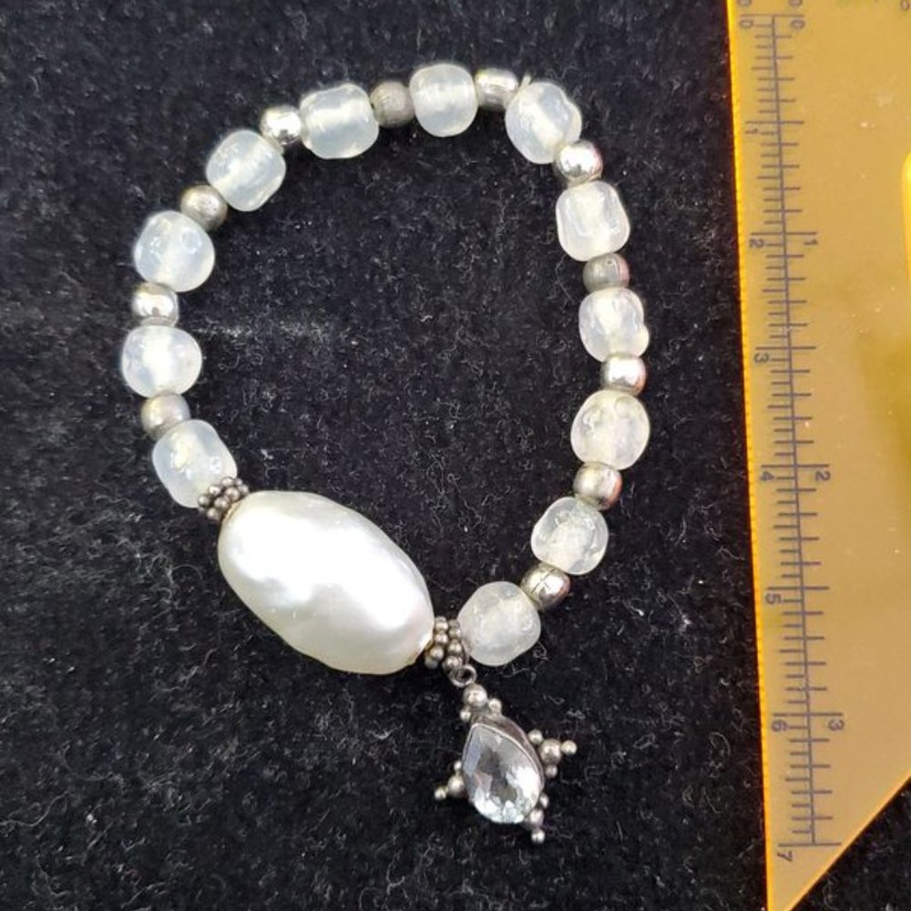 925 Sterling Silver Pearl Bracelet With Charm - Picture 2 of 4
